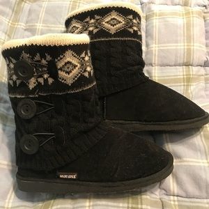 Women’s MukLuck boots. Size 9.